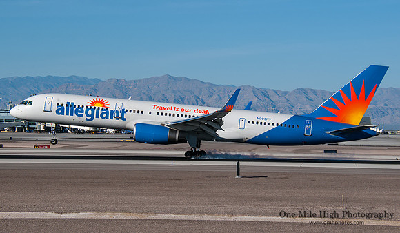 Boeing 757-204 (N905NV)