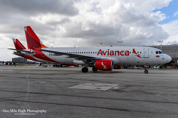Airbus A320-214 (N481AV)