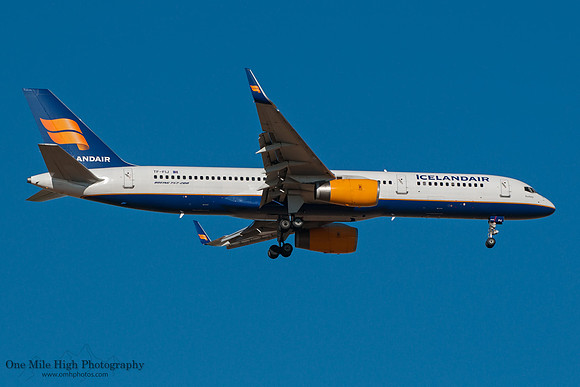 Boeing 757-208(WL) (TF-FIJ)
