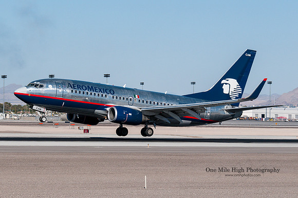 Boeing 737-752 (XA-CAM)