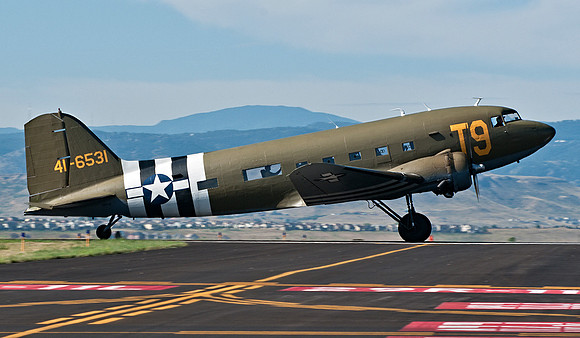 Douglas C-47 Dakota (N87745)