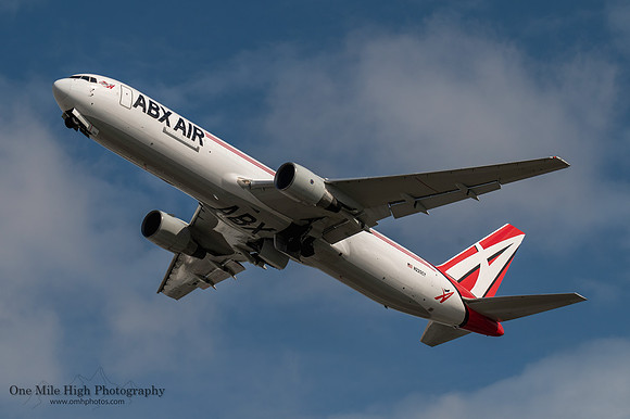 Boeing 767-383(ER)(BDSF) (N220CY)