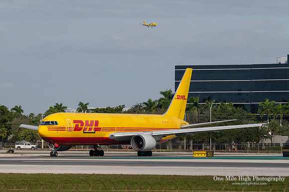 Boeing 767-338(ER)(BDSF) (N371CM)