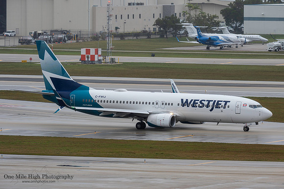Boeing 737-8CT(WL) (C-FWIJ)