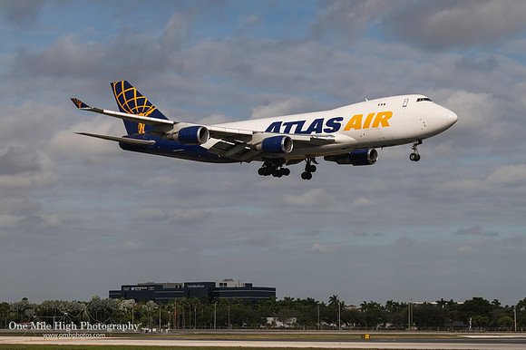 Boeing 747-47UF (N498MC)