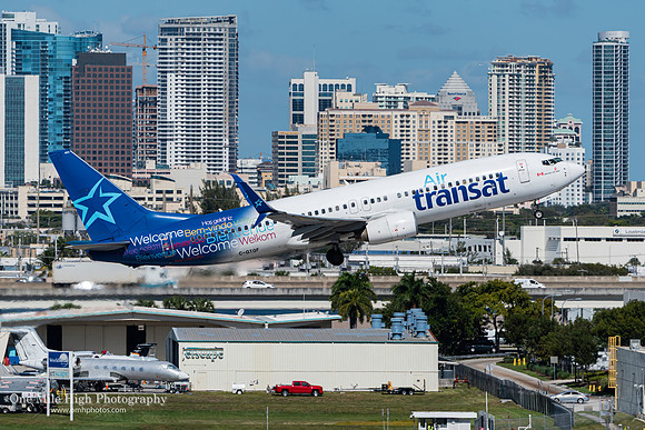 Boeing 737-8Q8 (C-GTQF)