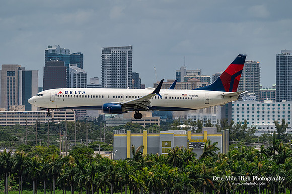 Boeing 737-932ER (N880DN)