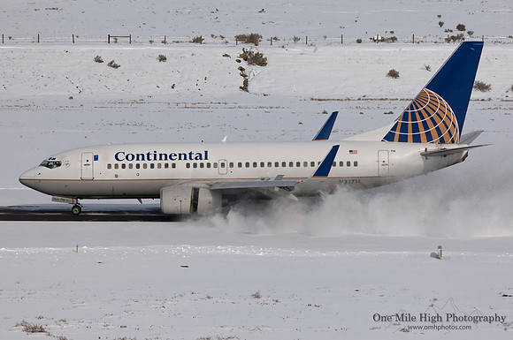 Boeing 737-724 (N33714)