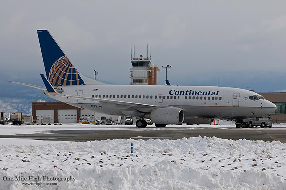 Boeing 737-724 (N33714)
