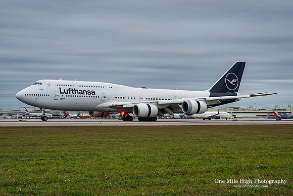 Boeing 747-8i (D-ABYC)