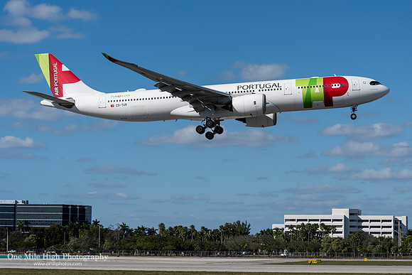 Airbus A330-941 (CS-TUR)