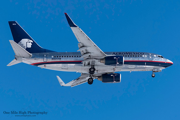 Boeing 737-752 (N904AM)