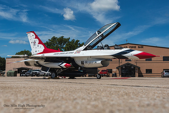 Lockheed Martin F-16DM-52-CF Falcon (91-0479) - USAF Thunderbird #8