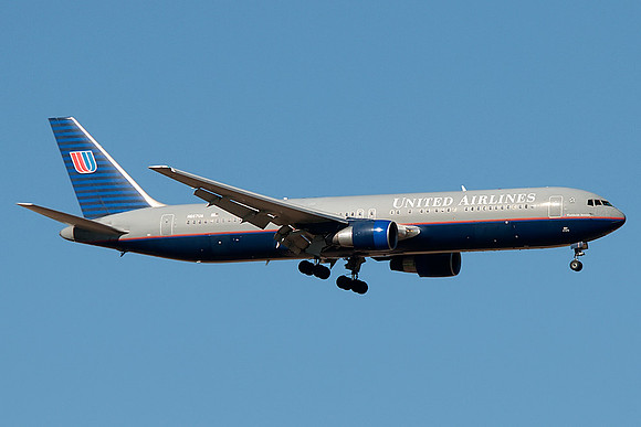 Boeing 767-322 (N667UA)