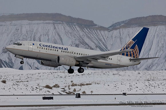 Boeing 737-724 (N33714)
