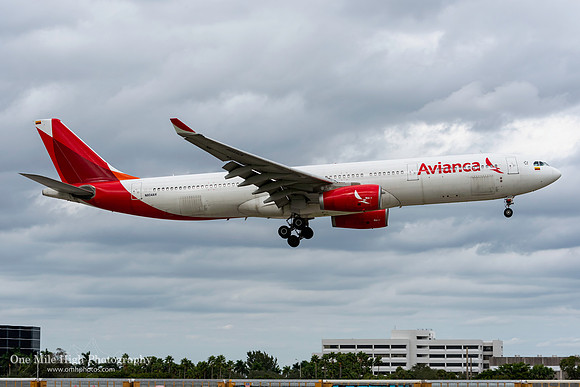 Airbus A330-343 (N804AV) - Miami International Airport (KMIA)